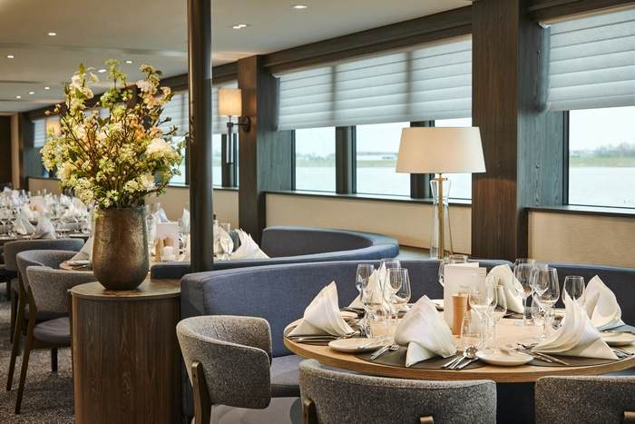 Viva Cruises Viva One - Restaurant 3.jpg